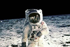 Η Prada πάει στο διάστημα: Θα σχεδιάσει τη στολή για την αποστολή στη Σελήνη