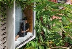 Small House: Ένα αστικό καταφύγιο στους πολυσύχναστους δρόμους της Καμπότζης