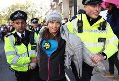 Γκρέτα Τούνμπεργκ: Συνελήφθη σε διαδήλωση για το πετρέλαιο στο Λονδίνο