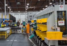 Η Amazon άρχισε να χρησιμοποιεί ανθρωποειδή ρομπότ σε αποθήκες