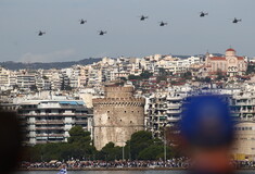 28η Οκτωβρίου: Με στρατιωτικά ελικόπτερα και F-16 ολοκληρώθηκε η παρέλαση στη Θεσσαλονίκη