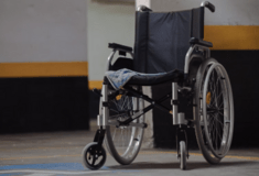 Air Canada: Άνδρας με αναπηρία «σύρθηκε» ως το αεροπλάνο γιατί του αρνήθηκαν το αμαξίδιο