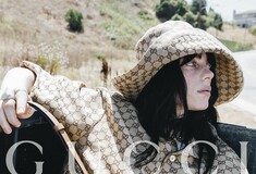 H Billie Eilish φωτογραφίζεται με την πρώτη vegan τσάντα του οίκου Gucci
