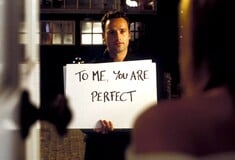 CHECK ΔΕΥΤΕΡΑ «Love Actually»: η συνήθεια που έγινε λατρεία έκλεισε τα 20 χρόνια