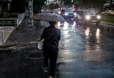 Καιρός: Έφτασε η κακοκαιρία στην Αθήνα- Προβλήματα στους δρόμους