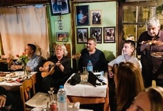Δεν μπορείς να φανταστείς τι εστί Δόμνα, αν δεν ζήσεις μια βραδιά στην Άνω Πόλη