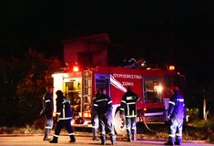 Κορωπί: Δύο νεκροί από φωτιά σε αποθήκη