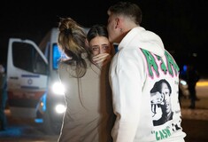Ισραήλ: Άλλοι 6 όμηροι απελευθερώθηκαν- Η στιγμή που 21χρονη ξανασυναντά την οικογένειά της
