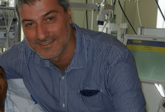 «Ο κακός χειρουργός» του οποίου οι πρακτικές κόστισαν ζωές γίνεται ντοκιμαντέρ στο Netflix 