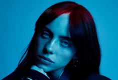 H Billie Eilish απαντά αν την ελκύουν οι γυναίκες: «Δεν είναι προφανές;»