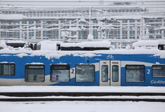 Μόναχο: Ξεκίνησαν οι πτήσεις μετά τις σφοδρές χιονοπτώσεις- Προβλήματα με τα τρένα