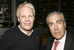 Abercrombie & Fitch: Ο πρώην CEO που κατηγορείται για σεξουαλική εκμετάλλευση ανδρών, μηνύει την εταιρεία