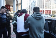 Γυναικοκτονία στη Σαλαμίνα: Στον ανακριτή Πειραιά μεταβαίνει ο καθ' ομολογίαν δράστης