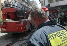 Φωτιά τώρα σε διαμέρισμα στην Αγία Παρασκευή