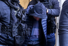 Επεισόδια στου Ρέντη: Απολογείται σήμερα για τη ναυτική φωτοβολίδα στον αστυνομικό