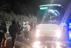 Λεωφορείο του ΚΤΕΛ ακινητοποιήθηκε εν μέσω χιονόπτωσης - Ταλαιπωρία για 40 επιβάτες