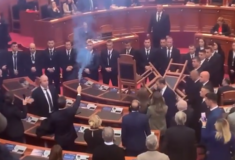 Αλβανία: Καπνογόνα στη Βουλή για την άρση ασυλίας του Μπερίσα