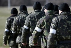 Πόλεμος στην Ουκρανία: Καλούνται να υπηρετήσουν στις ένοπλες δυνάμεις υπήκοοι που ζουν στο εξωτερικό