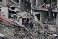Γάζα: Τουλάχιστον 100 νεκροί από βομβαρδισμούς την παραμονή των Χριστουγέννων