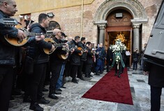 Βασίλης Καρράς: Με χειροκροτήματα και το «Νύχτα ξελογιάστρα» το αντίο της Θεσσαλονίκης