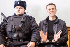 Αλεξέι Ναβάλνι: «Είμαι καλά»- Μεταφέρθηκε σε φυλακή σχεδόν 2.000 χλμ μακριά από τη Μόσχα