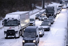 Σφοδρή χιονόπτωση στη Σκανδιναβία: Εκατοντάδες αυτοκίνητα παγιδεύτηκαν στη Σουηδία - Κλειστά σχολεία στη Νορβηγία