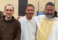 Shia LaBeouf: Έγινε καθολικός- «Θέλει να γίνει διάκονος»