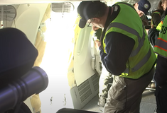 Boeing: Αναγνώρισε σφάλμα για την αποκόλληση της πόρτας αεροπλάνου 