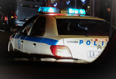Συλλήψεις για οπλοφορία σε μπαρ στον Πειραιά- Το όπλο είχε κλαπεί από αστυνομικό 