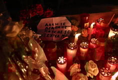 Δολοφονία Καμπανού: Άναψαν 19 κεριά τα ξημερώματα στη μνήμη του Άλκη