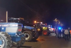 Βέλγιο: Αγρότες με τα τρακτέρ τους έφτασαν στο σπίτι του πρωθυπουργού
