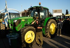 Κυβερνητικές πηγές για αγρότες: «Αν υπάρχει θεσμικό όργανο, ο πρωθυπουργός θα τους δει»