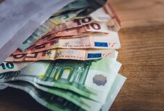 Νέο έκτακτο επίδομα 718 ευρώ: Οι δικαιούχοι και τα κριτήρια