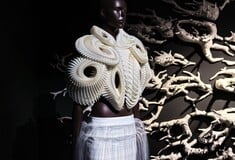 Iris van Herpen: Σμιλεύοντας τις αισθήσεις