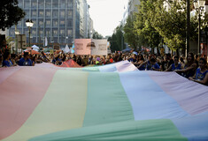 Διεθνής Τύπος για τον γάμο ομόφυλων ζευγαριών: Ο Μητσοτάκης συγκεντρώνει διακομματική στήριξη