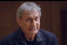 Το δάκρυ του Γιώργου Νταλάρα: «Δεν είναι ζωή αυτή- Αυτοί δεν είναι άνθρωποι»