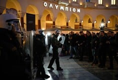 Θεσσαλονίκη: Επεισόδια έξω από το Ολύμπιον πριν την προβολή του «Αδέσποτα Κορμιά»
