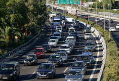 ΕΛΣΤΑΤ: Μείωση του τζίρου των επιχειρήσεων - Αύξηση 17,3% στις πωλήσεις αυτοκινήτων