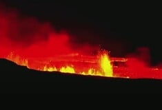 Έκρηξη ηφαιστείου στην Ισλανδία: «Αργά και σταθερά» κυλά η λάβα στο Ρέικιανες