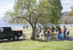 Κούλουμα στην παραλία της Καραθώνας