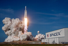 Η SpaceX σχεδιάζει να πουλήσει δορυφορικές συνδέσεις λέιζερ