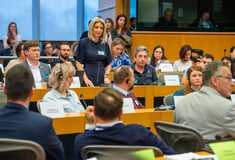 Συγκίνησε η Καρυστιανού στο Ευρωκοινοβούλιο: Δεν προσδοκούμε να γίνετε λαϊκό δικαστήριο, αλλά να ενσκήψετε με ευθύνη