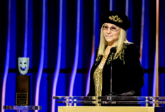 ΟΙ έντονες αντιδράσεις και η Μπάρμπρα Στρέιζαντ ακύρωσαν τις βραβεύσεις των Ίλον Μασκ και Ρούπερτ Μέρντοχ
