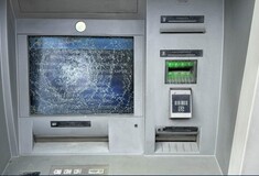 Πατήσια: Έσπασαν με βαριοπούλες υποκατάστημα τράπεζας και ΑΤΜ