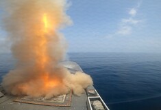 Ασπίδες: Πολεμικά πλοία κατέστρεψαν βαλλιστικούς πυράυλους και θαλάσσιο drone των Χούτι