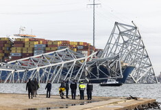 Βαλτιμόρη: Το πλήρωμα παραμένει στο πλοίο που προσέκρουσε στη γέφυρα