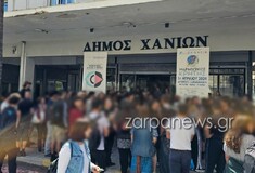 Συμβολική κατάληψη στο δημαρχείο Χανίων για την εκκένωση της κατάληψης Rosa Nera