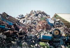 Ιράν: Ρακοσυλλέκτης βρήκε στα σκουπίδια μια τσάντα με χρυσό και δολάρια και την επέστρεψε στον ιδιοκτήτη της