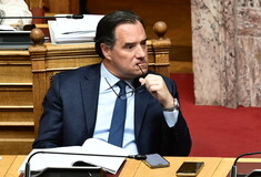 Βουλή: Αποσύρθηκε προσωρινά η ρύθμιση για τους ιδιώτες γιατρούς στο ΕΣΥ 