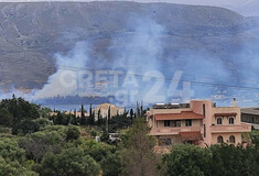 Χωρίς ενεργό μέτωπο η φωτιά στην Σούδα, σύμφωνα με την Πυροσβεστική 